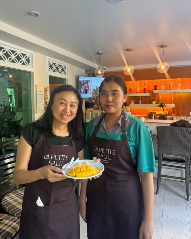 Enjoy learning how to make Thai cuisine and refreshing local beverages with our Mini-Cooking and Drink Making Class activities! 🧑‍🍳🥤

Our guests can get started with the art of creating timeless local dishes like tom yum goong, somtum, mango sticky rice, and and get hands-on in creating your own delicious drinks, including Thai Milk Tea and more delightful options. Join us every Saturday and Sunday afternoon, beginning at 2:00 p.m. until 5:00 p.m.

👉 Book now: https://bit.ly/3ntqCOy
For more information:
📱 Line: https://lin.ee/aPqEixN
🛍️ Line Shop: https://shop.line.me/@lapetitesalil
📞 Tel: 66 (0) 2 662 5480
📧 infosl2@lapetitesalil.com
🌐 https://www.lapetitesalil.com/sukhumvitthonglor1/

#LaPetiteSalilHotels #Bangkok #Thonglor #DesignedService